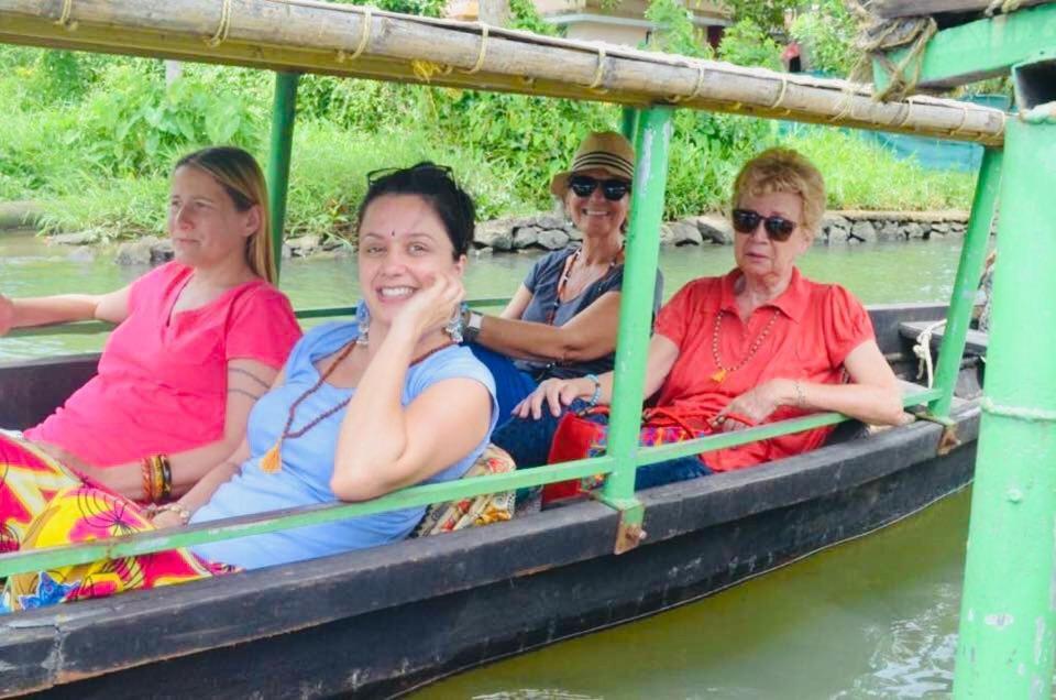 Abru'S Holidays International Travelers Alappuzha Экстерьер фото