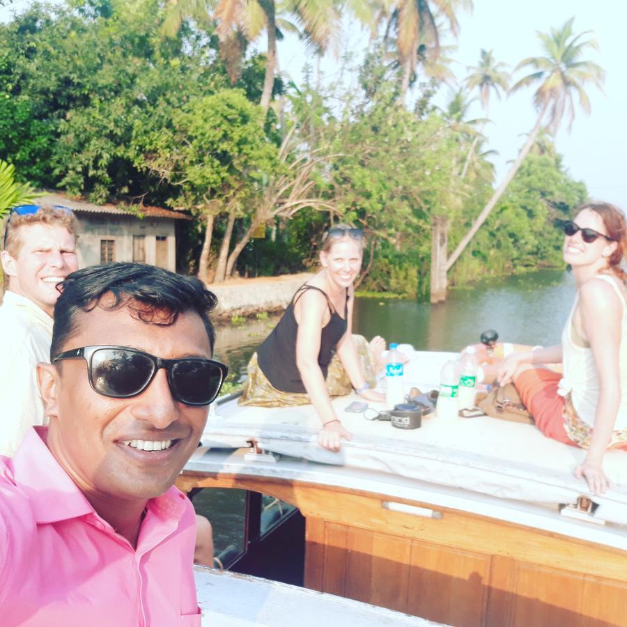 Abru'S Holidays International Travelers Alappuzha Экстерьер фото